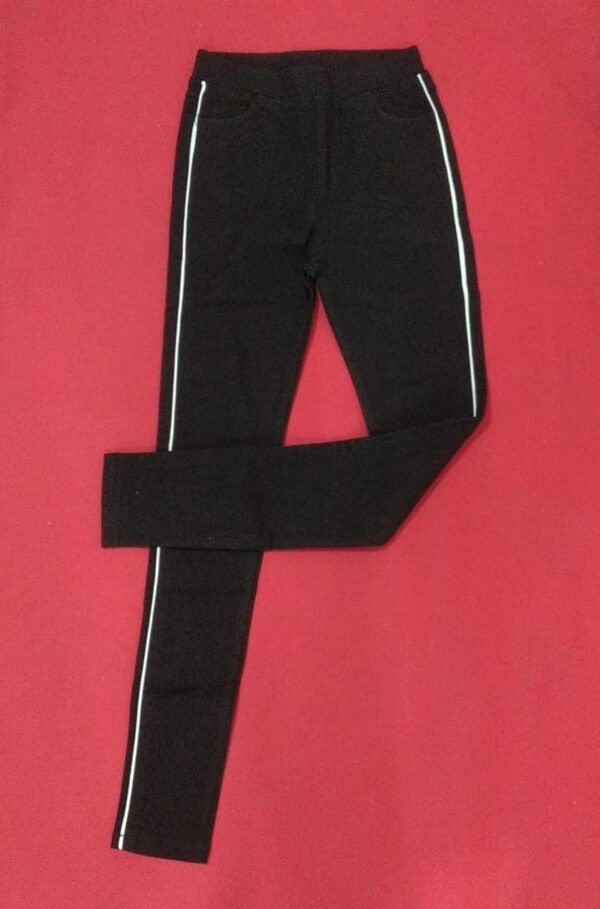 LEGGINS NEGRO CON RALLAS BLANCAS A LOS LADOS -360000